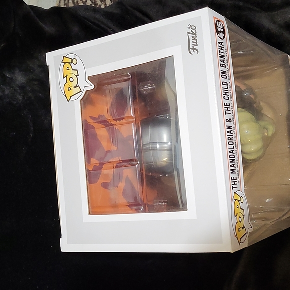 The mandalorian and the child on bantha pop - Picture 3 of 11